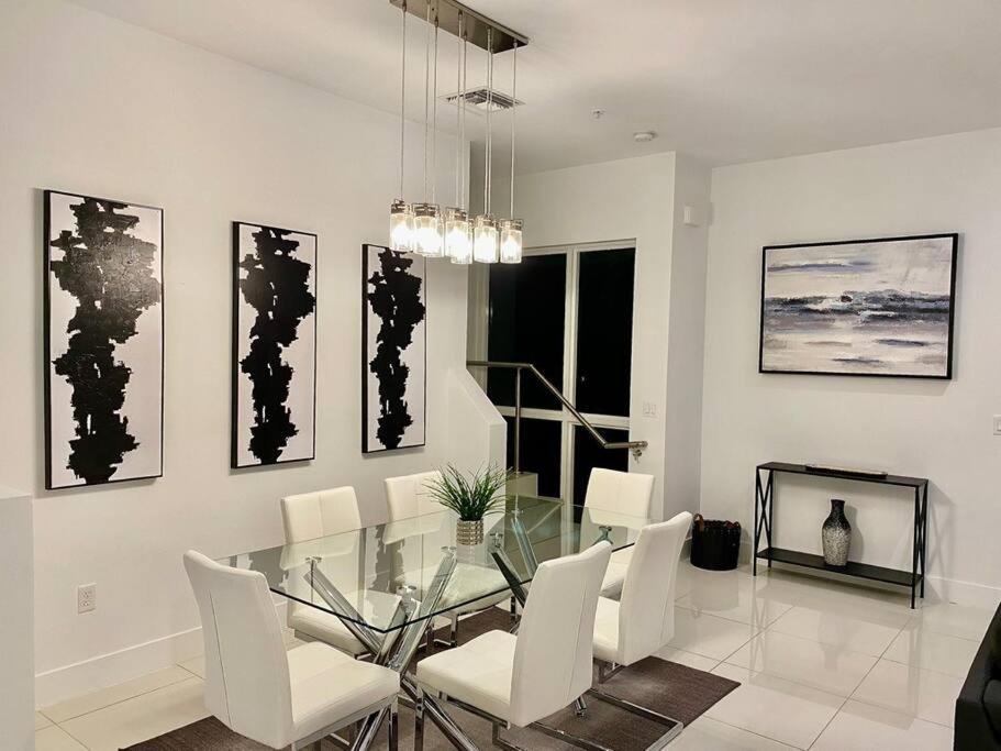 Across The Ocean Few Steps To Beach Contemporary Three Bedroom Townhouse Pompano Beach Dış mekan fotoğraf