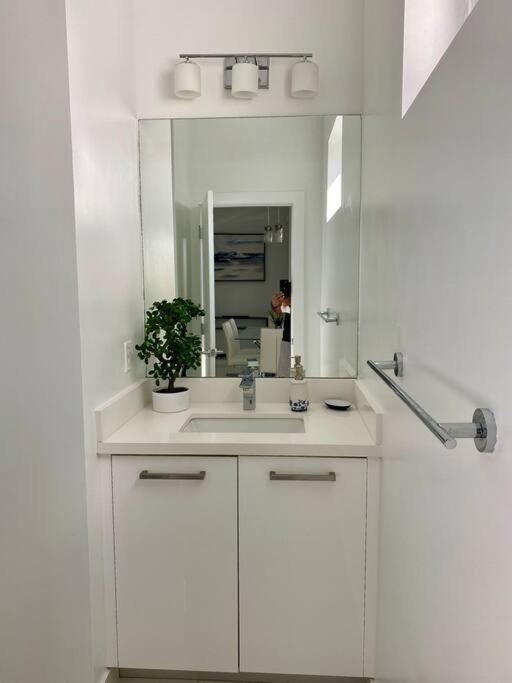 Across The Ocean Few Steps To Beach Contemporary Three Bedroom Townhouse Pompano Beach Dış mekan fotoğraf
