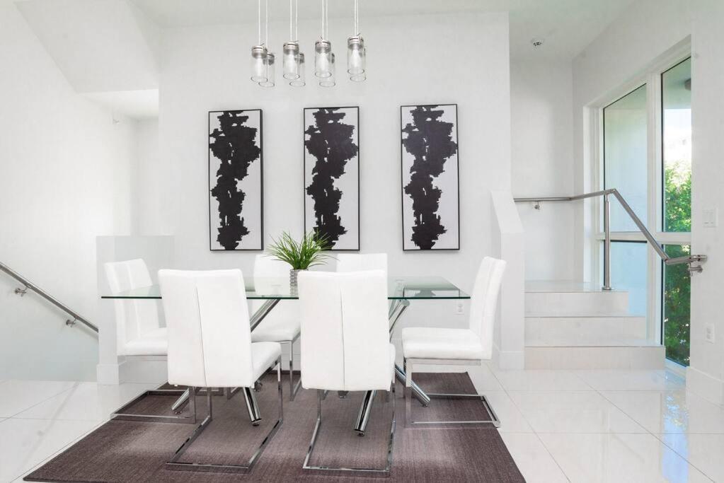 Across The Ocean Few Steps To Beach Contemporary Three Bedroom Townhouse Pompano Beach Dış mekan fotoğraf