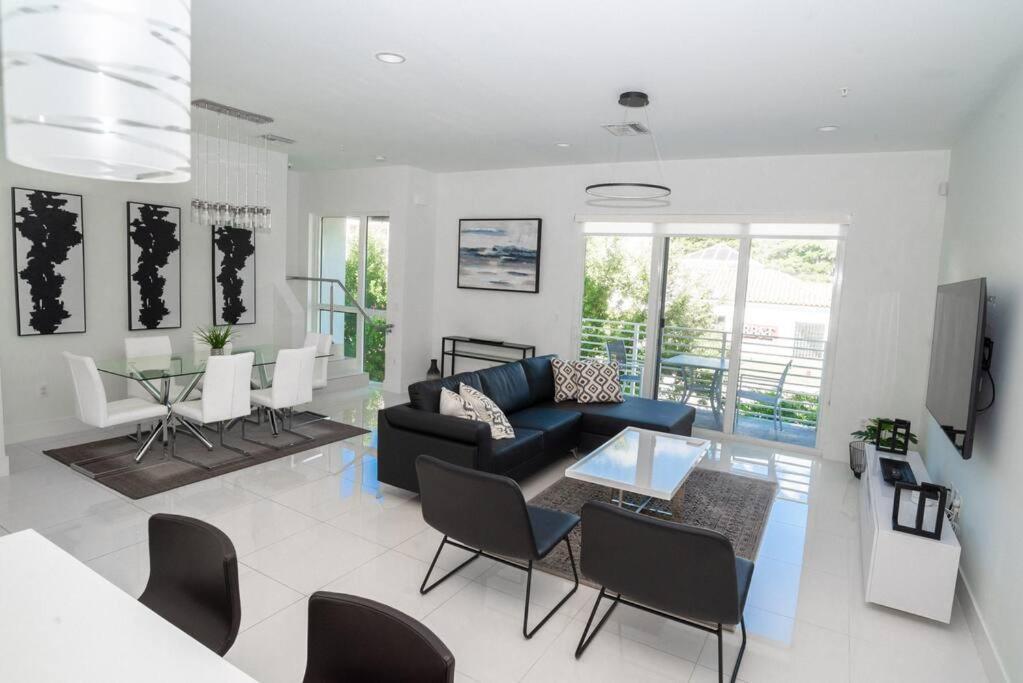Across The Ocean Few Steps To Beach Contemporary Three Bedroom Townhouse Pompano Beach Dış mekan fotoğraf