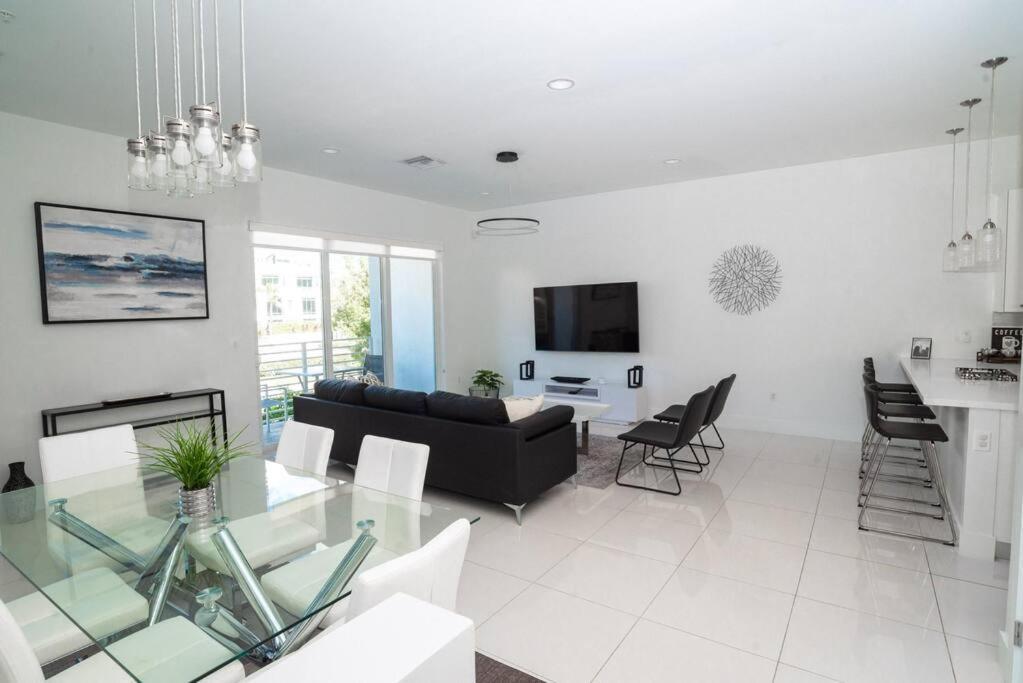 Across The Ocean Few Steps To Beach Contemporary Three Bedroom Townhouse Pompano Beach Dış mekan fotoğraf