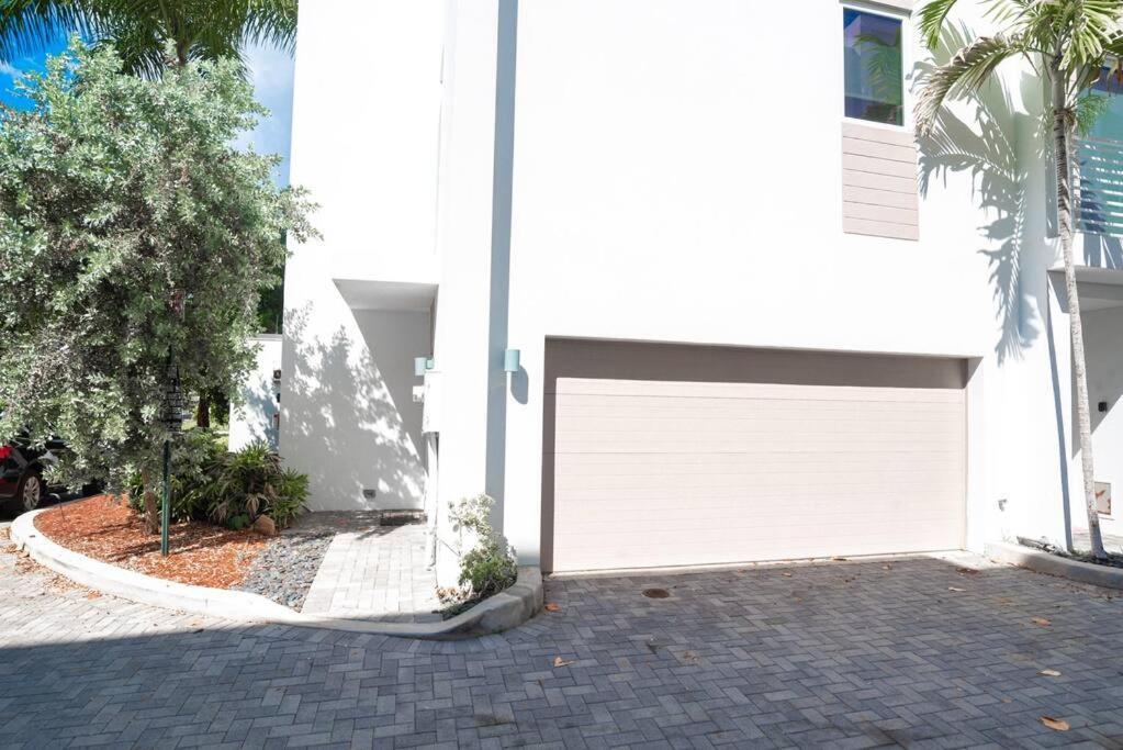 Across The Ocean Few Steps To Beach Contemporary Three Bedroom Townhouse Pompano Beach Dış mekan fotoğraf