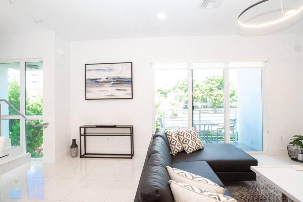Across The Ocean Few Steps To Beach Contemporary Three Bedroom Townhouse Pompano Beach Dış mekan fotoğraf