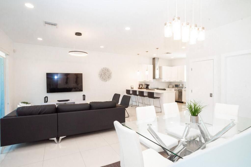 Across The Ocean Few Steps To Beach Contemporary Three Bedroom Townhouse Pompano Beach Dış mekan fotoğraf