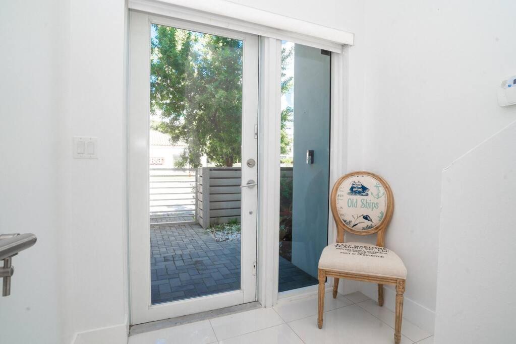 Across The Ocean Few Steps To Beach Contemporary Three Bedroom Townhouse Pompano Beach Dış mekan fotoğraf