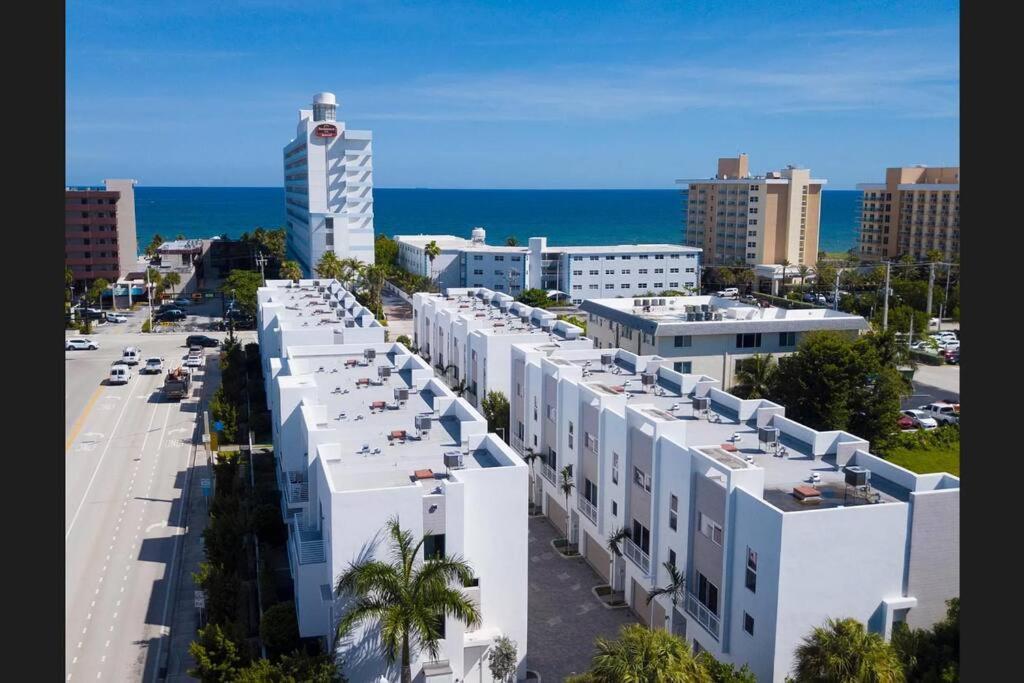 Across The Ocean Few Steps To Beach Contemporary Three Bedroom Townhouse Pompano Beach Dış mekan fotoğraf