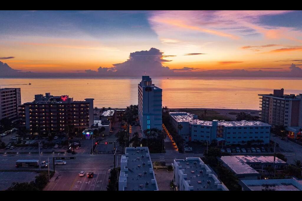Across The Ocean Few Steps To Beach Contemporary Three Bedroom Townhouse Pompano Beach Dış mekan fotoğraf