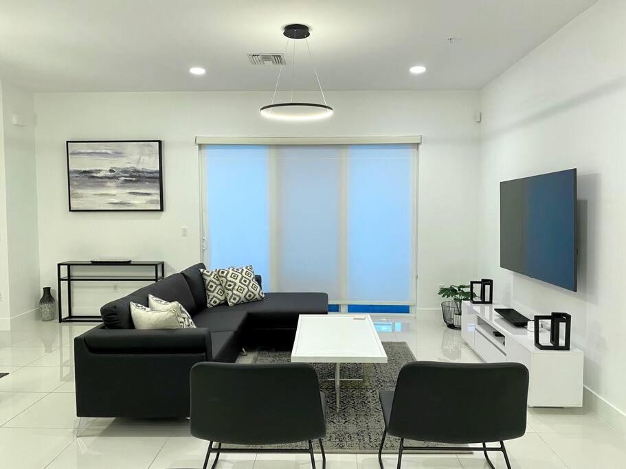 Across The Ocean Few Steps To Beach Contemporary Three Bedroom Townhouse Pompano Beach Dış mekan fotoğraf