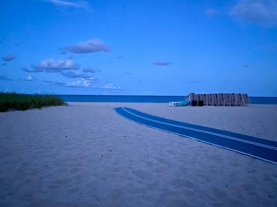 Across The Ocean Few Steps To Beach Contemporary Three Bedroom Townhouse Pompano Beach Dış mekan fotoğraf