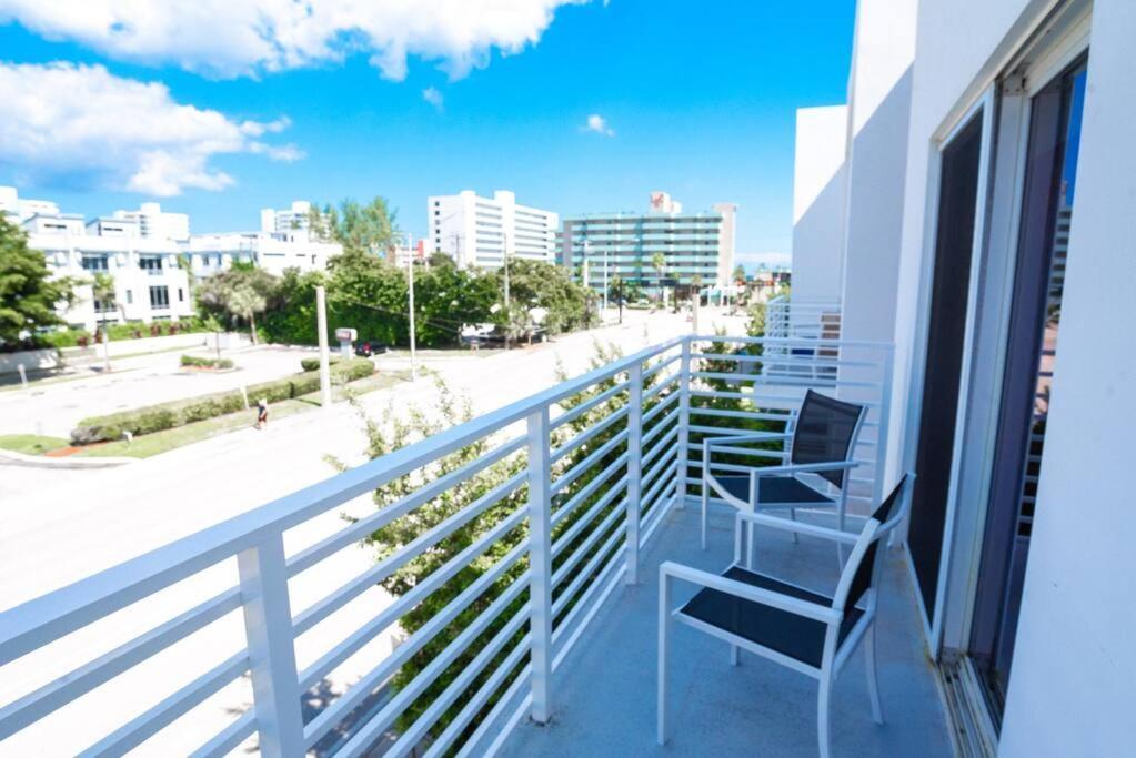 Across The Ocean Few Steps To Beach Contemporary Three Bedroom Townhouse Pompano Beach Dış mekan fotoğraf